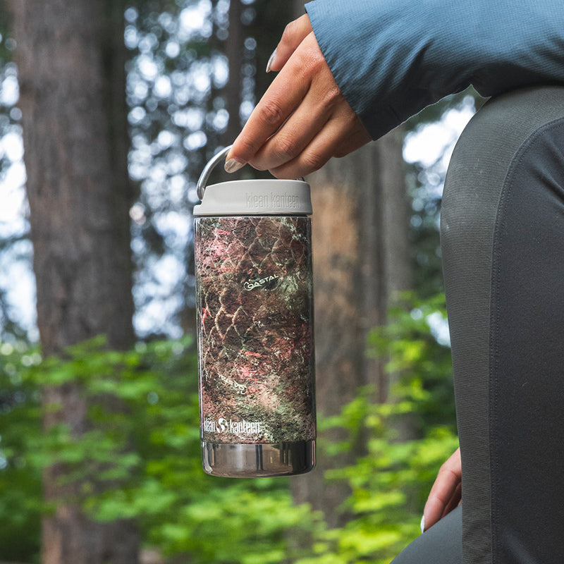12oz-tkwide-with-twist-cap-mossy-oak-g0 12oz_tumbler_mossyoak_rainbowtrout_hand_closeup_square.jpg