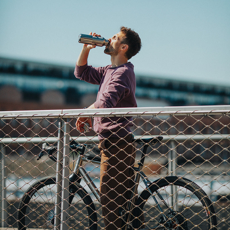 20oz-rise-reflect-with-bamboo-cap-q0 16oz_rise_reflect_man_bike_square.jpg