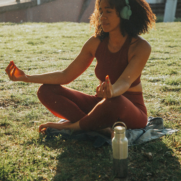 16oz-rise-reflect-with-bamboo-cap-l2 16oz_rise_reflect_yoga_park_headphones_square.jpg