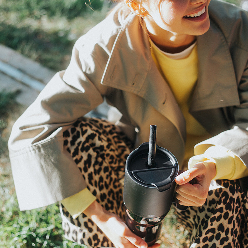 26oz-rise-tumbler-with-straw-lid-h7 26oz_rise_tumbler_black_woman_topview_square.jpg