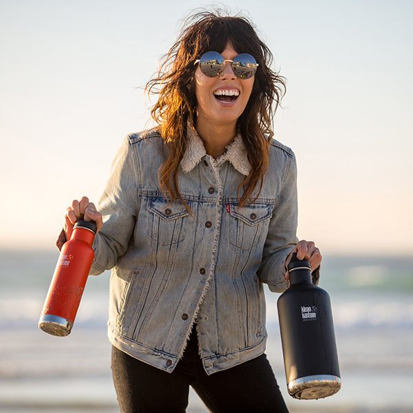 64oz-classic-with-loop-cap-p7 64oz_insulated_classic_black_beach_smile_square.jpg