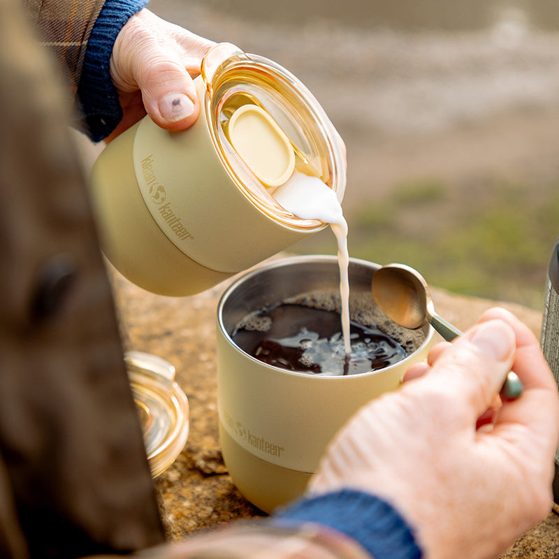slide-lid-s2 8oz_rise_lowball_waxyellow_coffee_cream_pour_square.jpg
