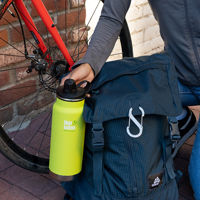 tkwide-chug-cap-x9 K32TKWSSL-JP-Bottle-Biking-Chug-Cap-lifestyle.jpg