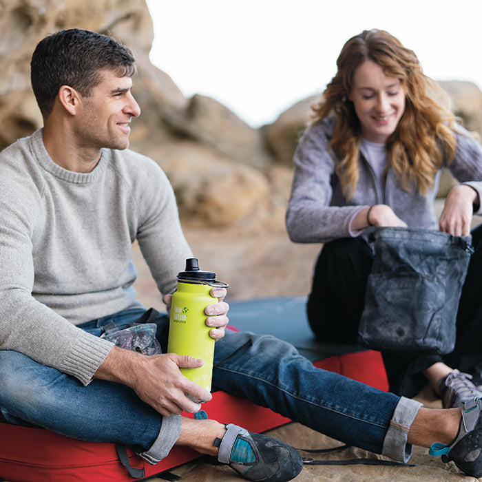 tkwide-chug-cap-x9 K32TKWSSL-JP-chug_cap_bouldering_lifestyle.jpg