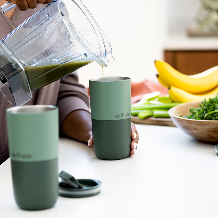 smoothie-set-r5 smoothie_kit_rise_tumbler_smoothie_pour.jpg